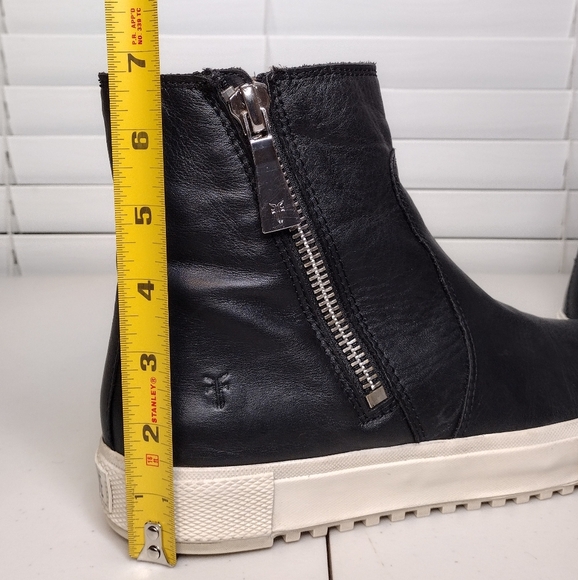 Frye Gia Lug Women's Leather Zip Ankle Booties Sz 8.5 - Picture 7 of 16